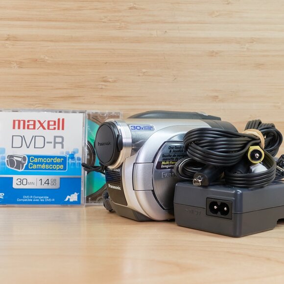 Panasonic VDR-D100 Handycam Camcorder /  DVD Video Camera / Made in Japan - Picture 2 of 9